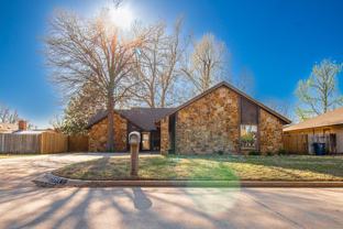 201 Three Oaks Dr - Photo 1 of 1