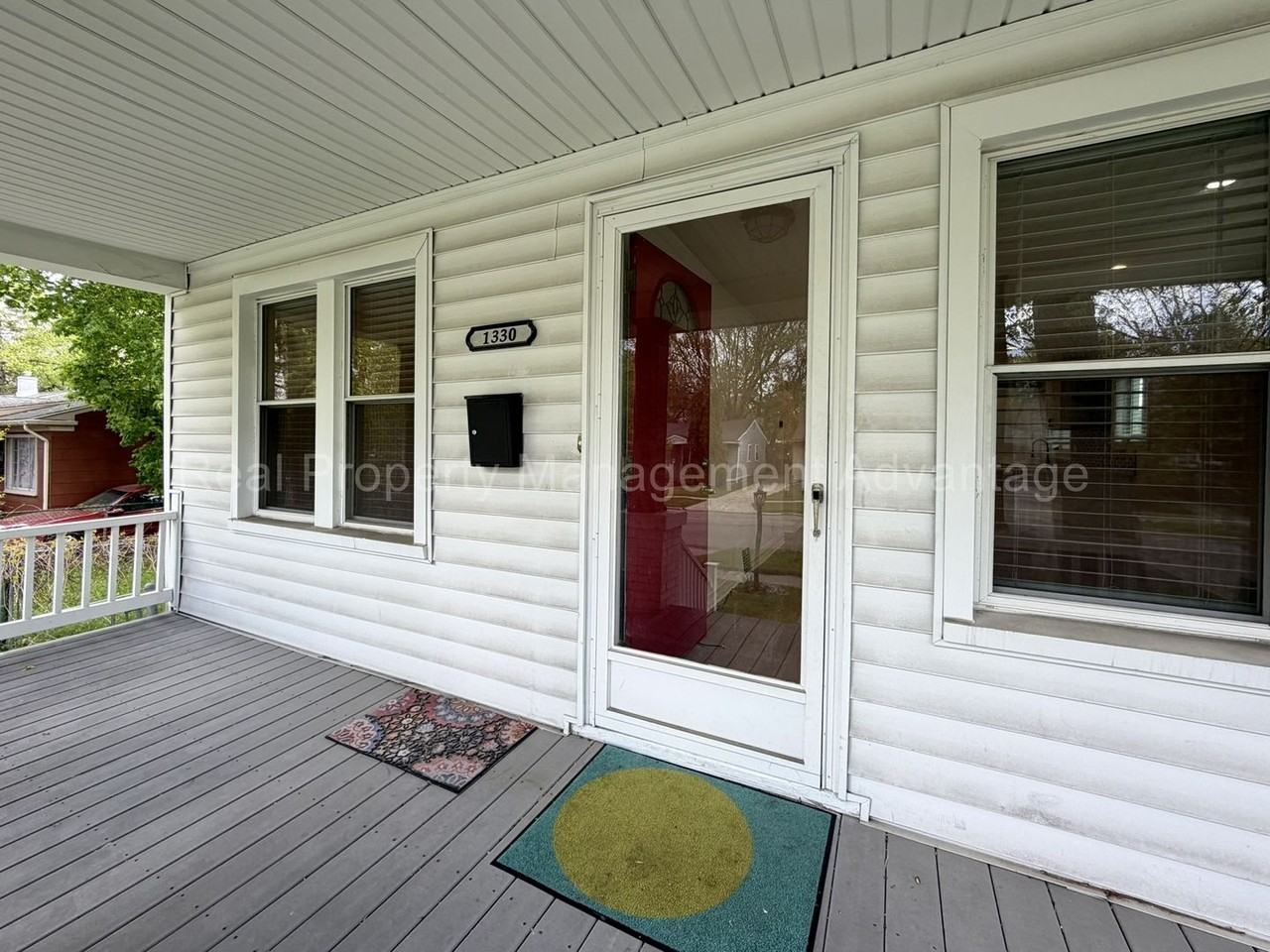 1330 E Chesterfield St - Photo 4 of 38