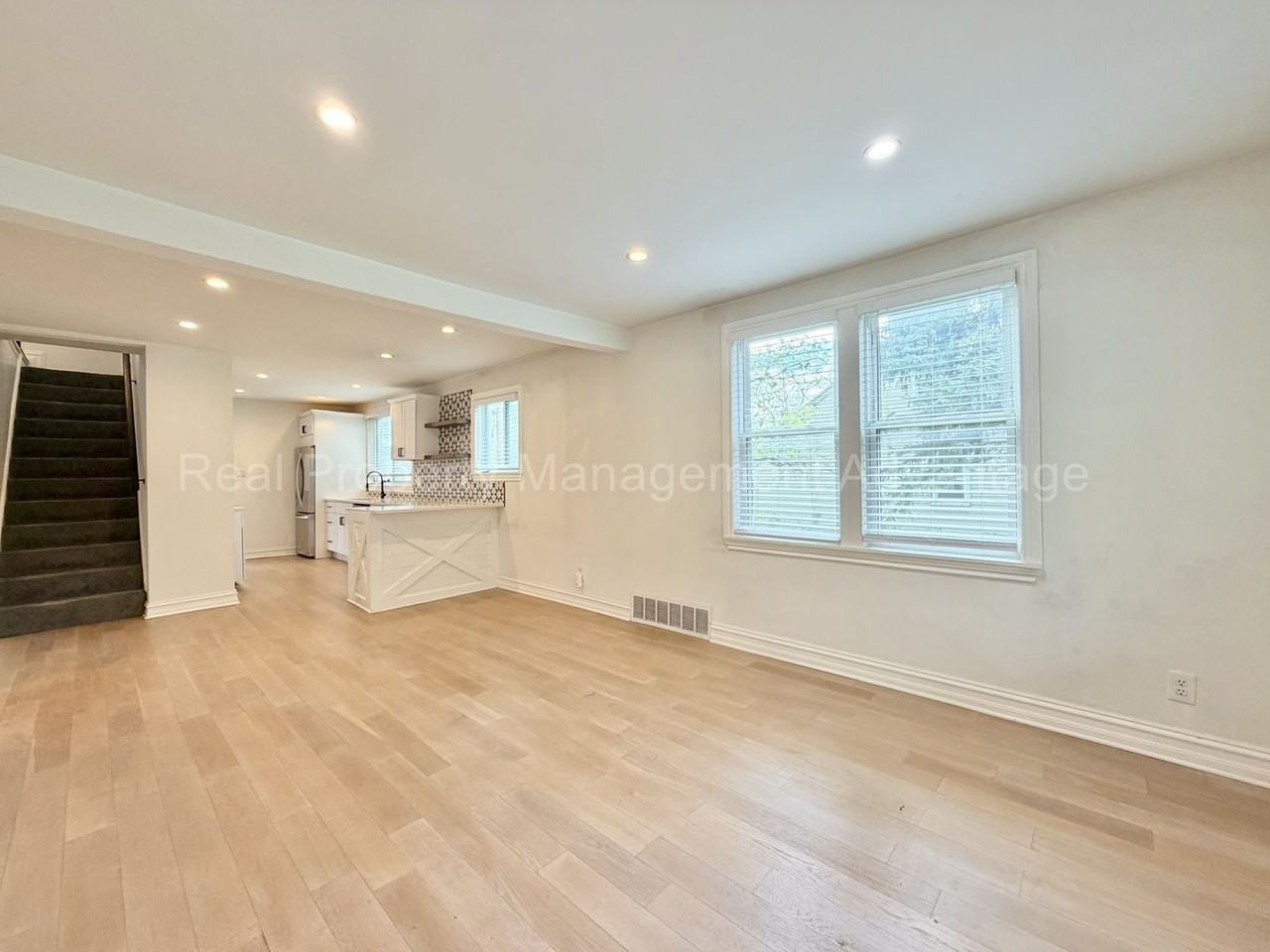 1330 E Chesterfield St - Photo 5 of 38