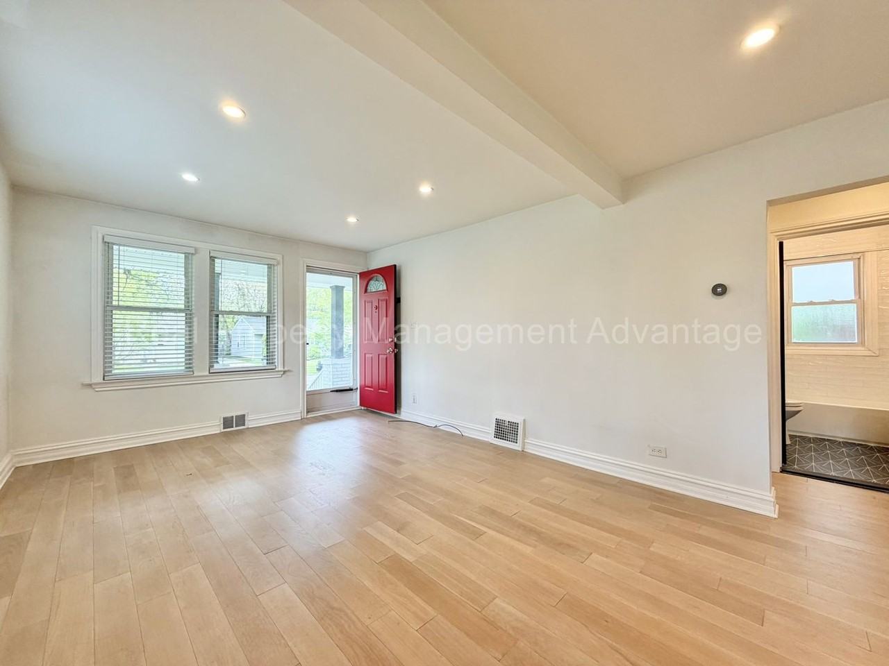 1330 E Chesterfield St - Photo 6 of 38