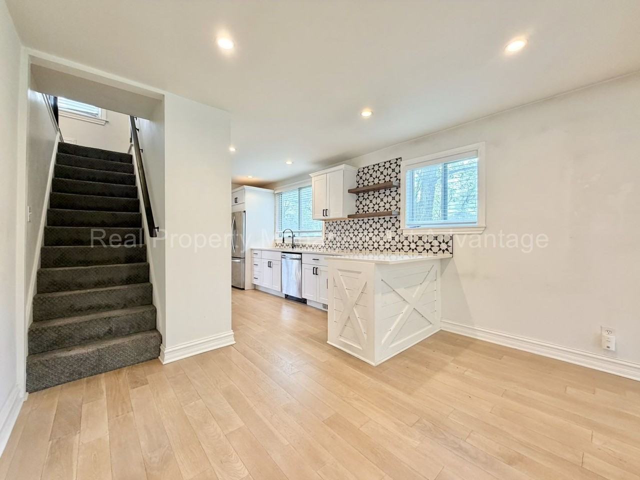 1330 E Chesterfield St - Photo 7 of 38