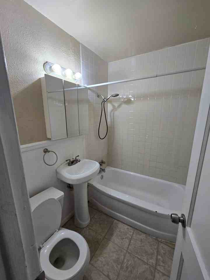 2320 Sw Valley Brook Ln - Photo 4 of 10