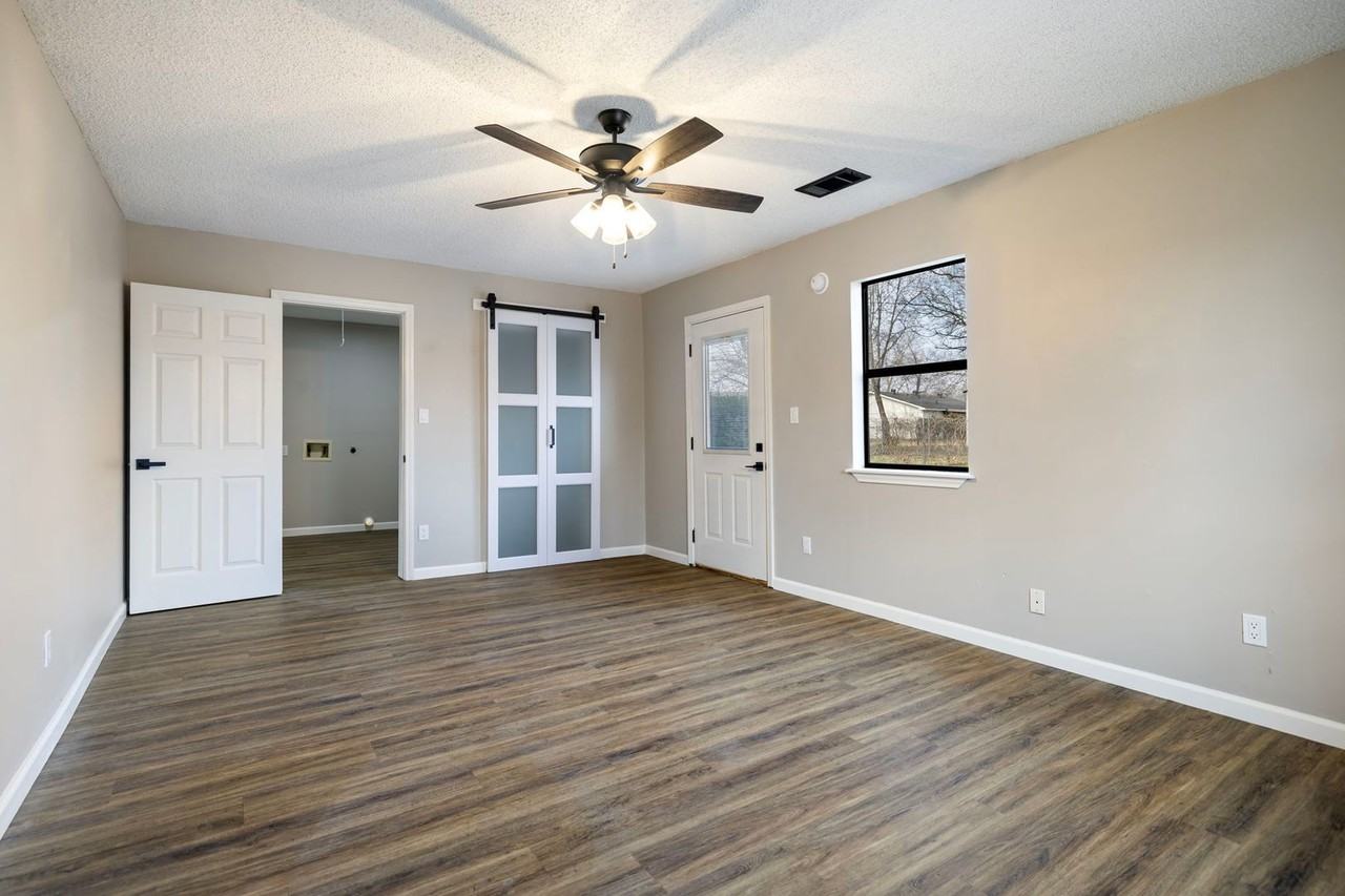 1105 Brentwood Dr - Photo 5 of 11