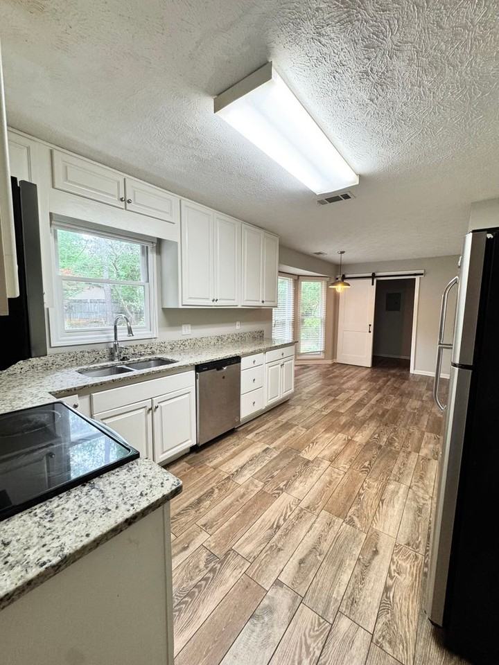 310 Briar Creek Cir - Photo 6 of 21