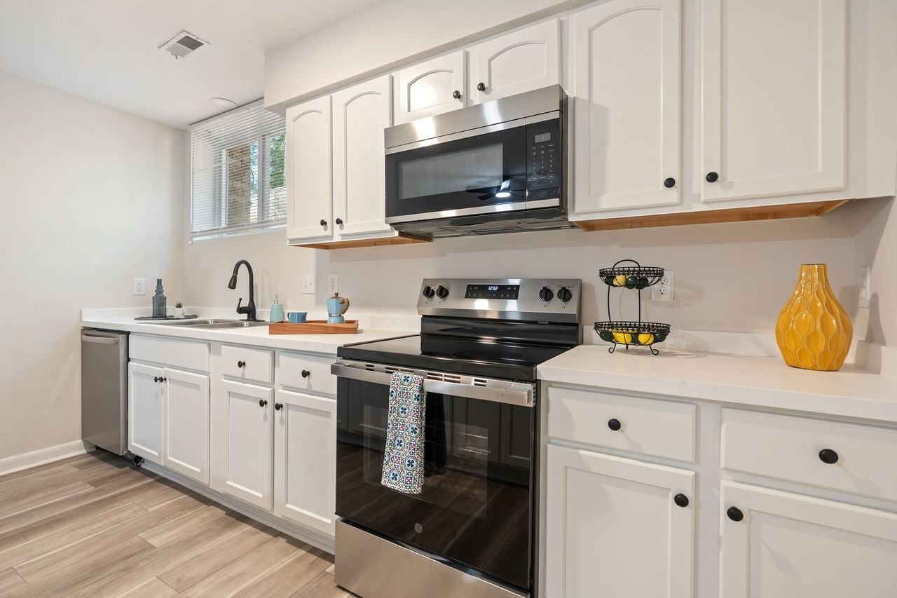 Modern Off Campus Student Living at The Ramsey - Photo 4 of 24
