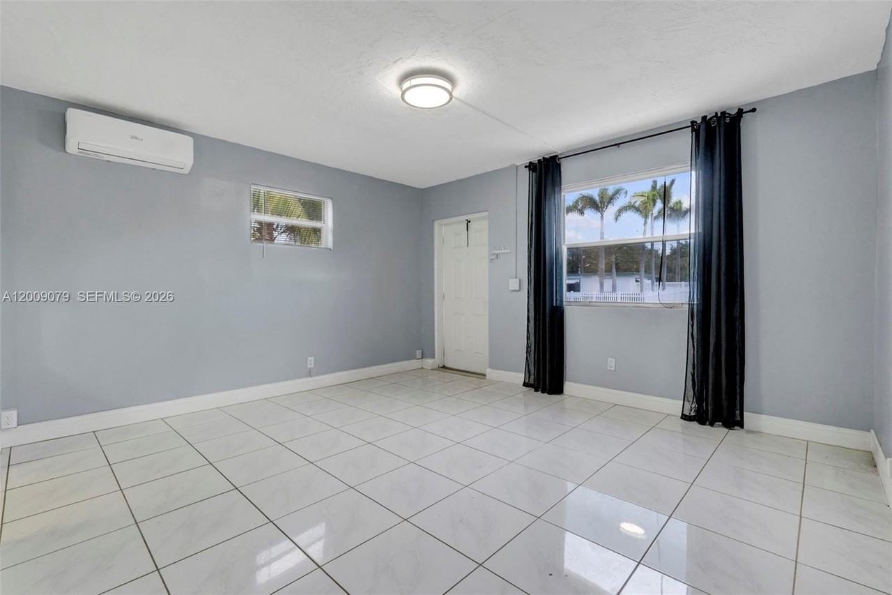 2456 Nw 6th St - Photo 5 of 20
