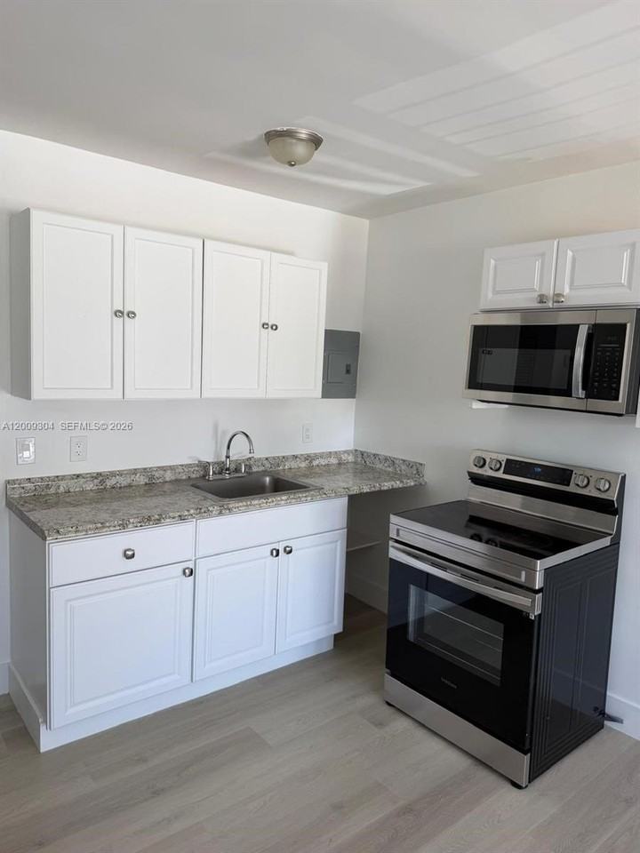 4840 Nw 27th Ave #2 - Photo 4 of 10