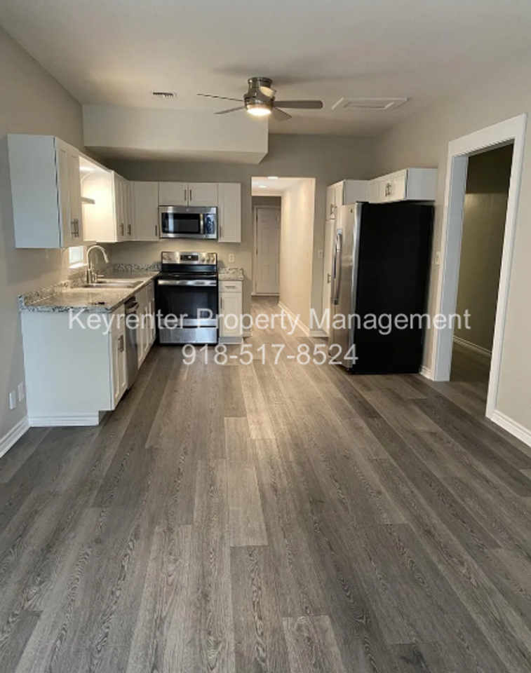 317 E Will Rogers Blvd - Photo 2 of 12