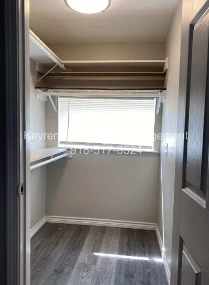 317 E Will Rogers Blvd - Photo 6 of 12