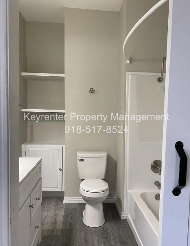 317 E Will Rogers Blvd - Photo 7 of 12