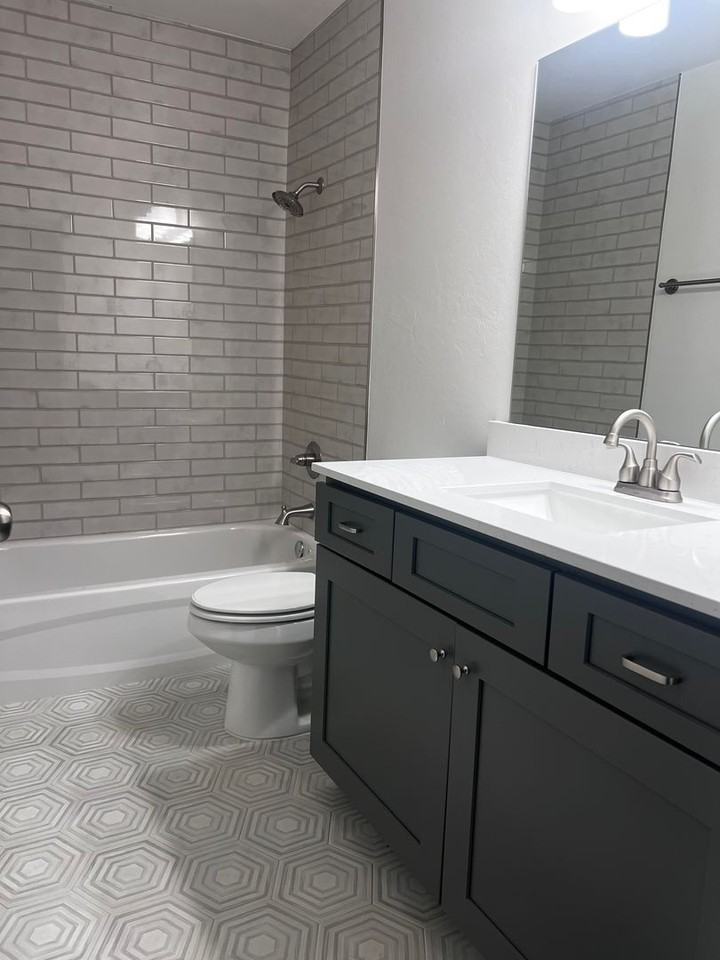 1428 Ne 10th St - Photo 2 of 9