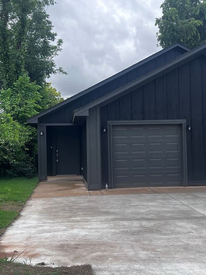 1428 Ne 10th St - Photo 3 of 9