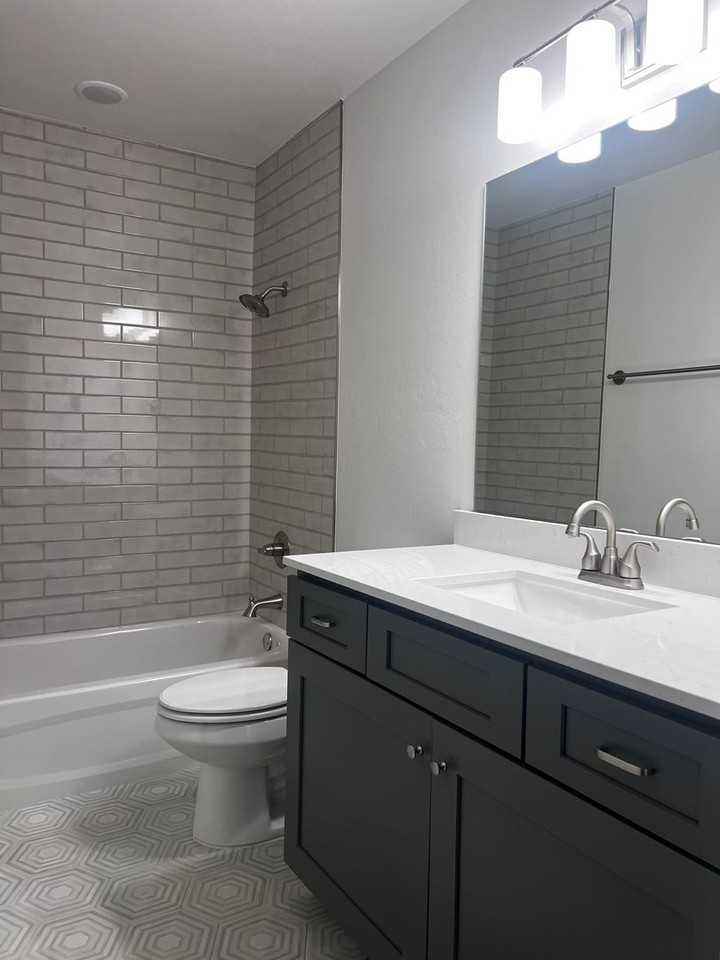 1428 Ne 10th St - Photo 7 of 9