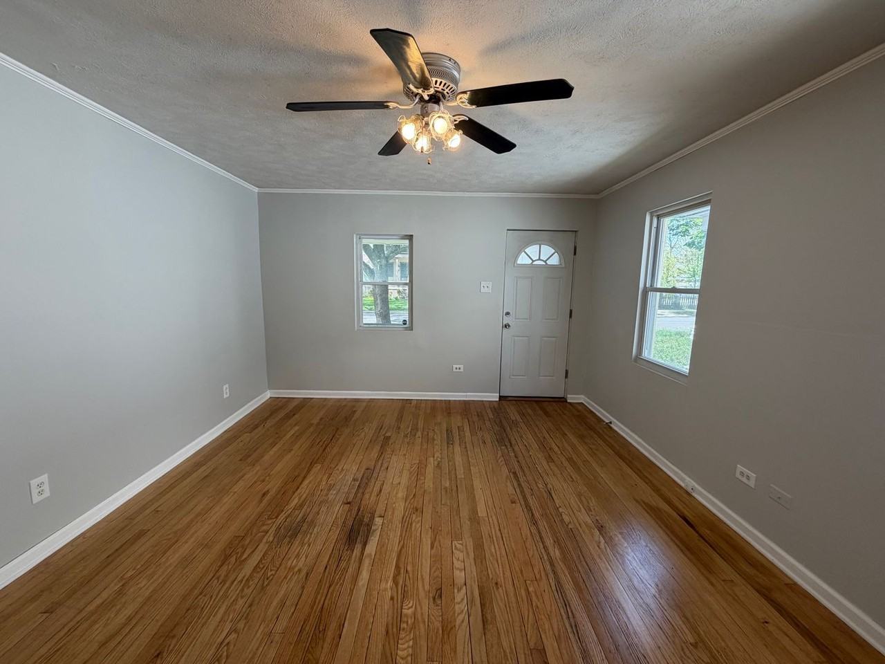 6103 W Clinton Ave - Photo 2 of 14