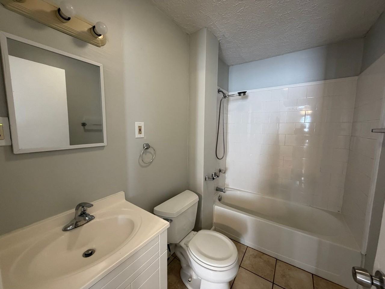 6103 W Clinton Ave - Photo 6 of 14