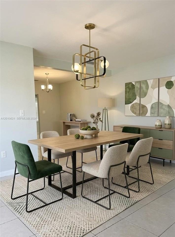 2412 Sw 11th St #1 - Photo 3 of 12