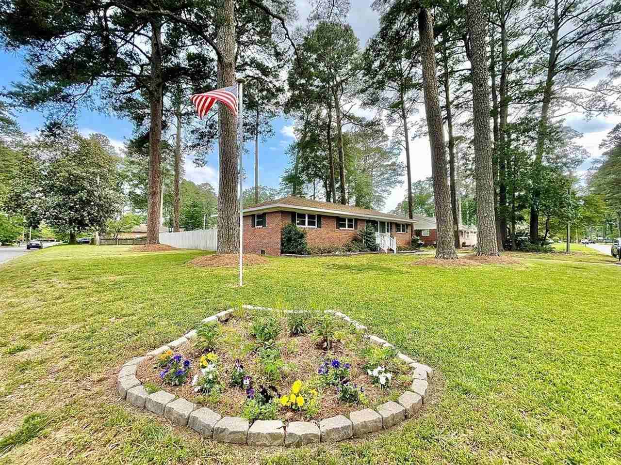 5601 Sedgemoor Rd - Photo 3 of 40