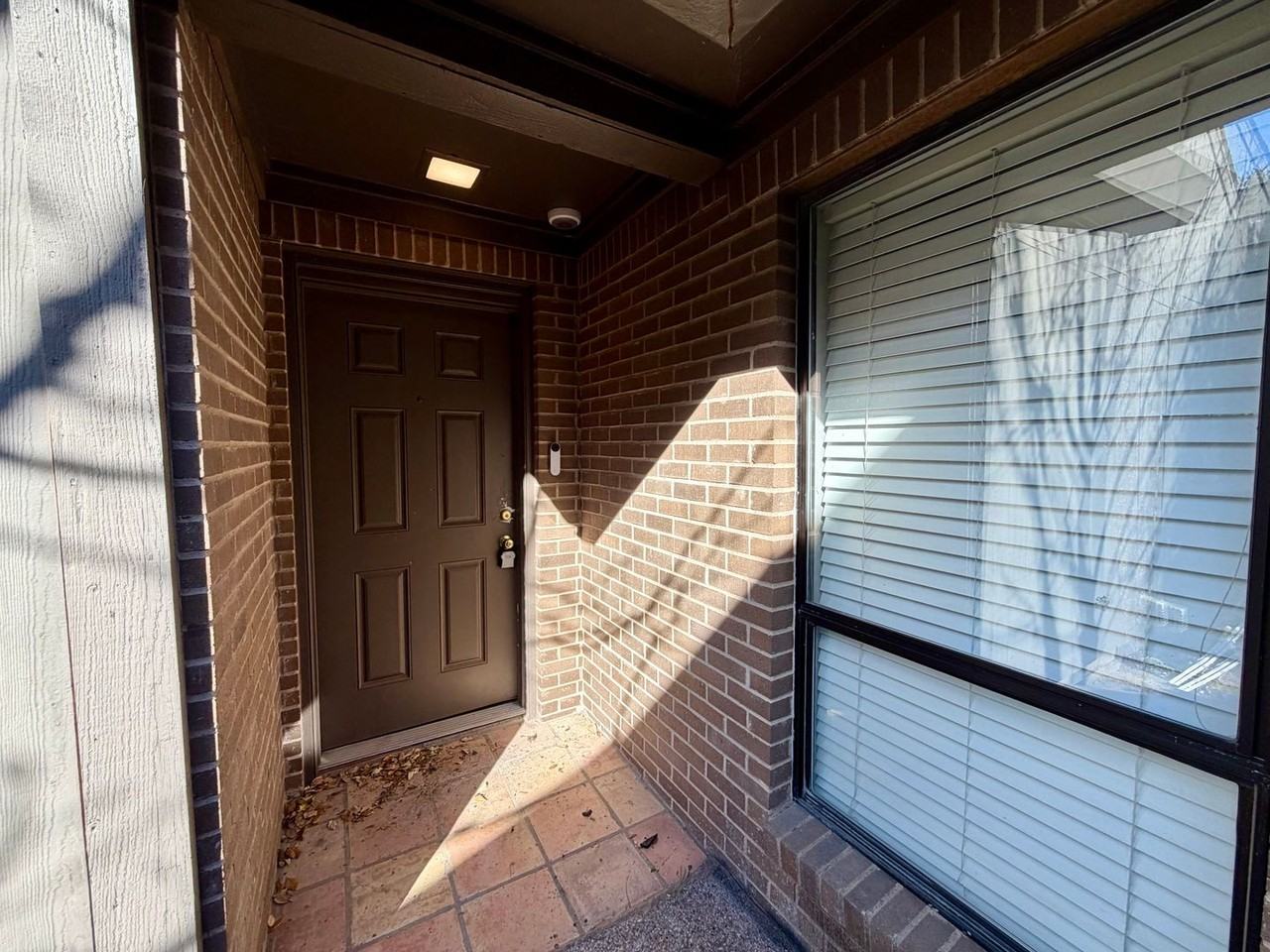 2810 Stewart Dr - Photo 2 of 17