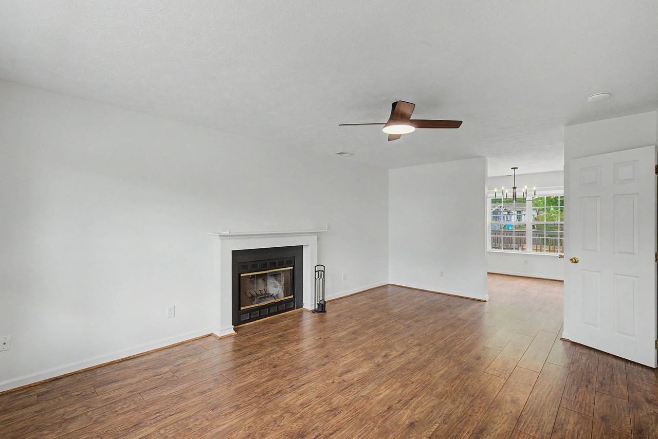 304 Brittania Dr - Photo 2 of 18