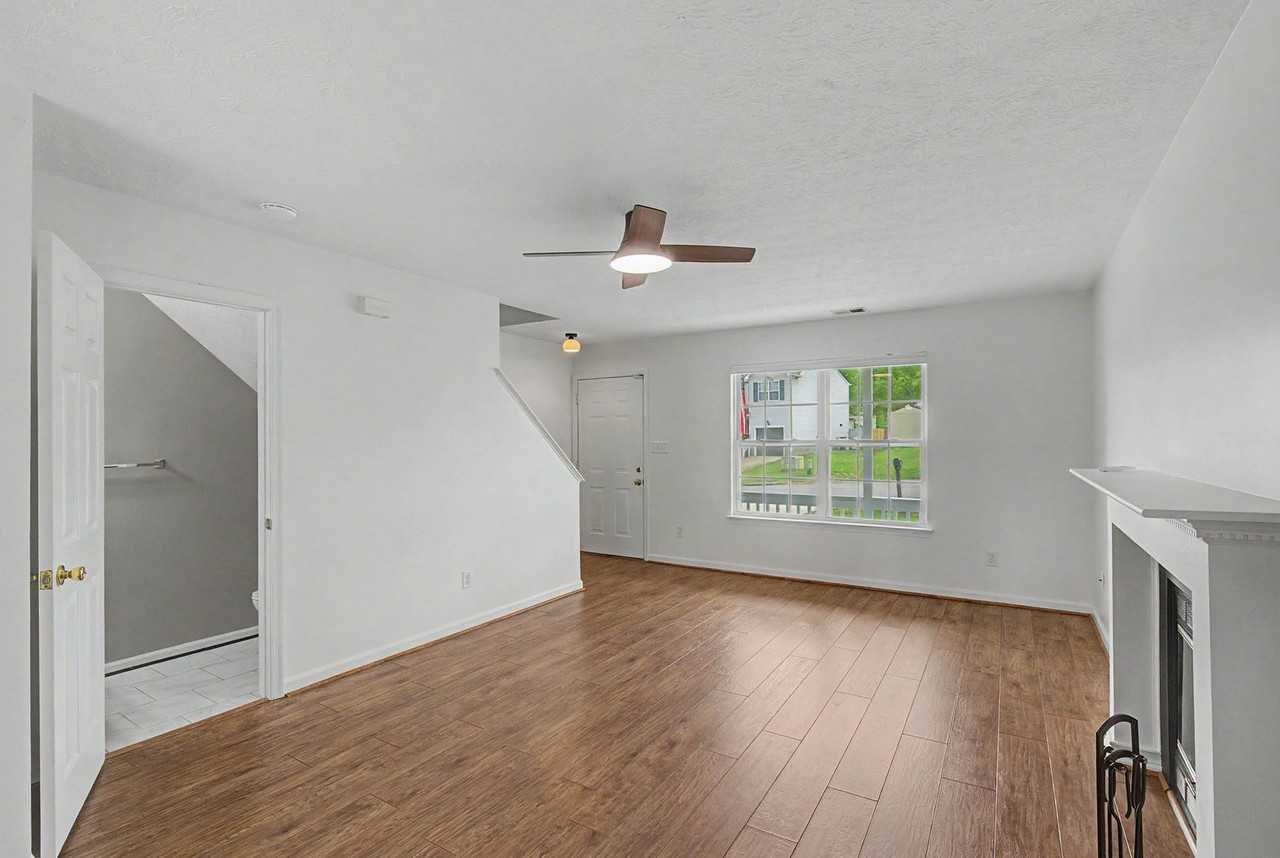 304 Brittania Dr - Photo 3 of 18