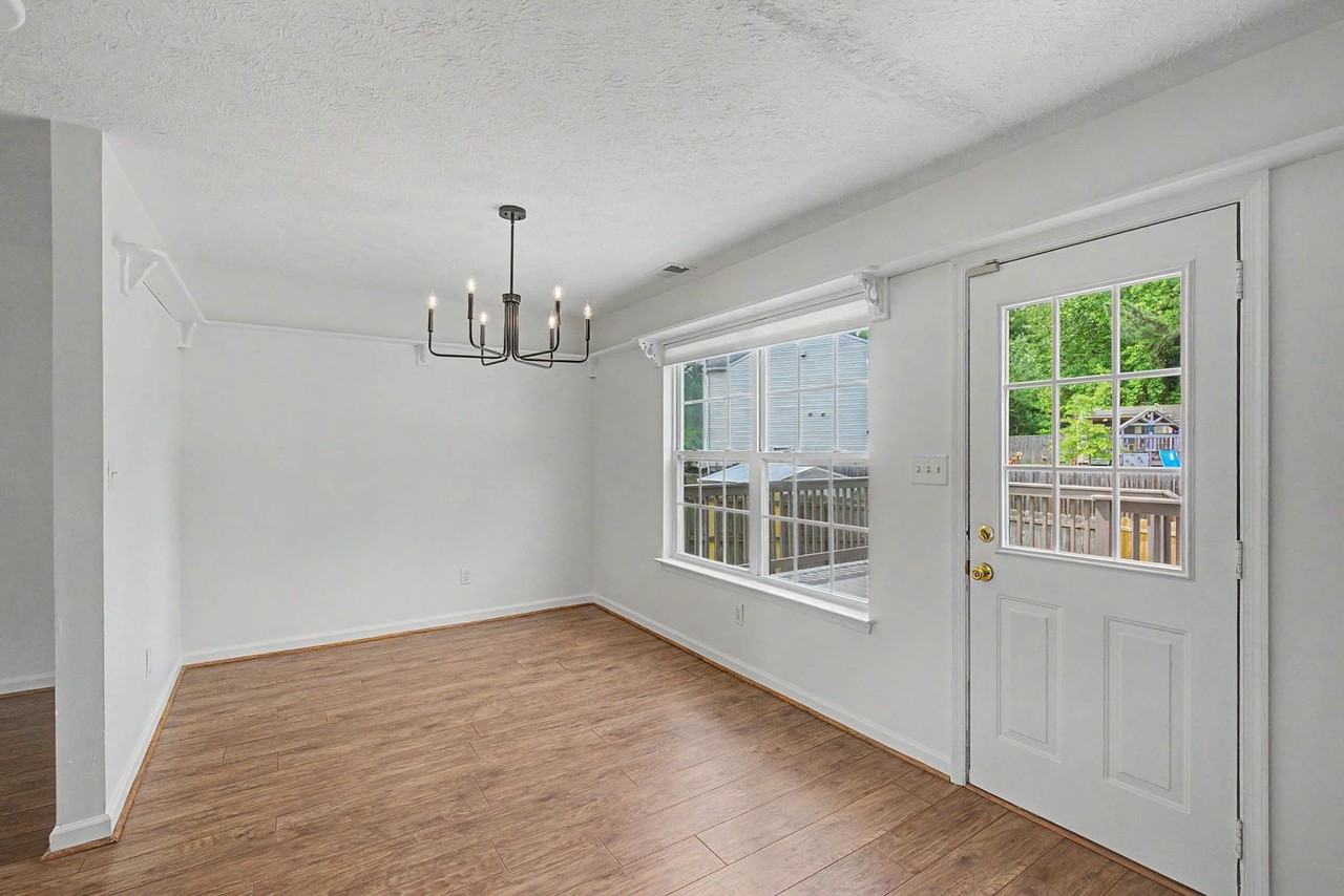 304 Brittania Dr - Photo 5 of 18