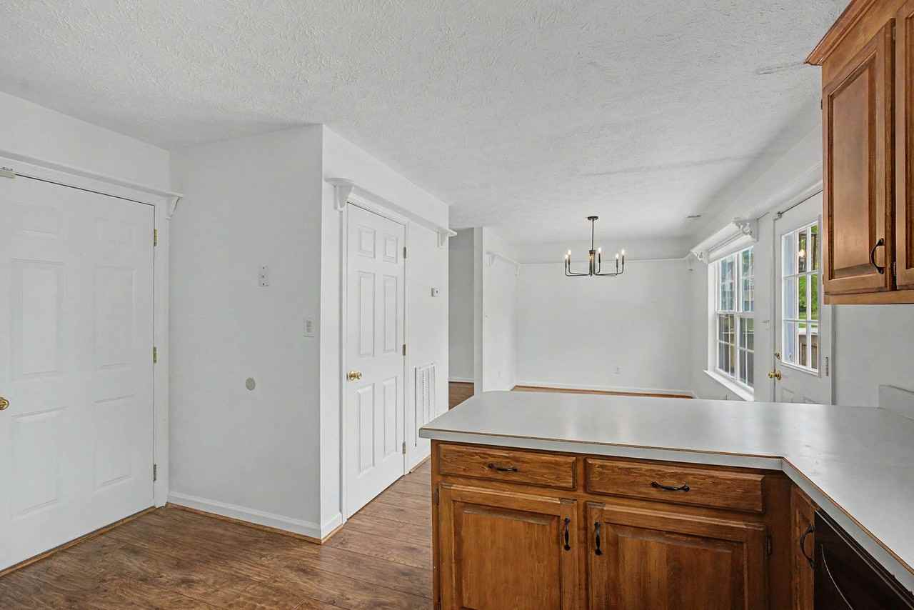 304 Brittania Dr - Photo 6 of 18