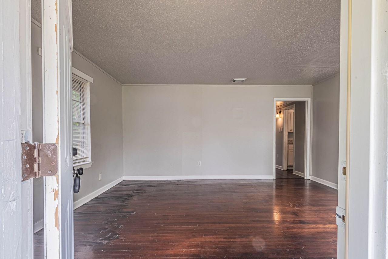 5818 Glenhurst Dr - Photo 2 of 17