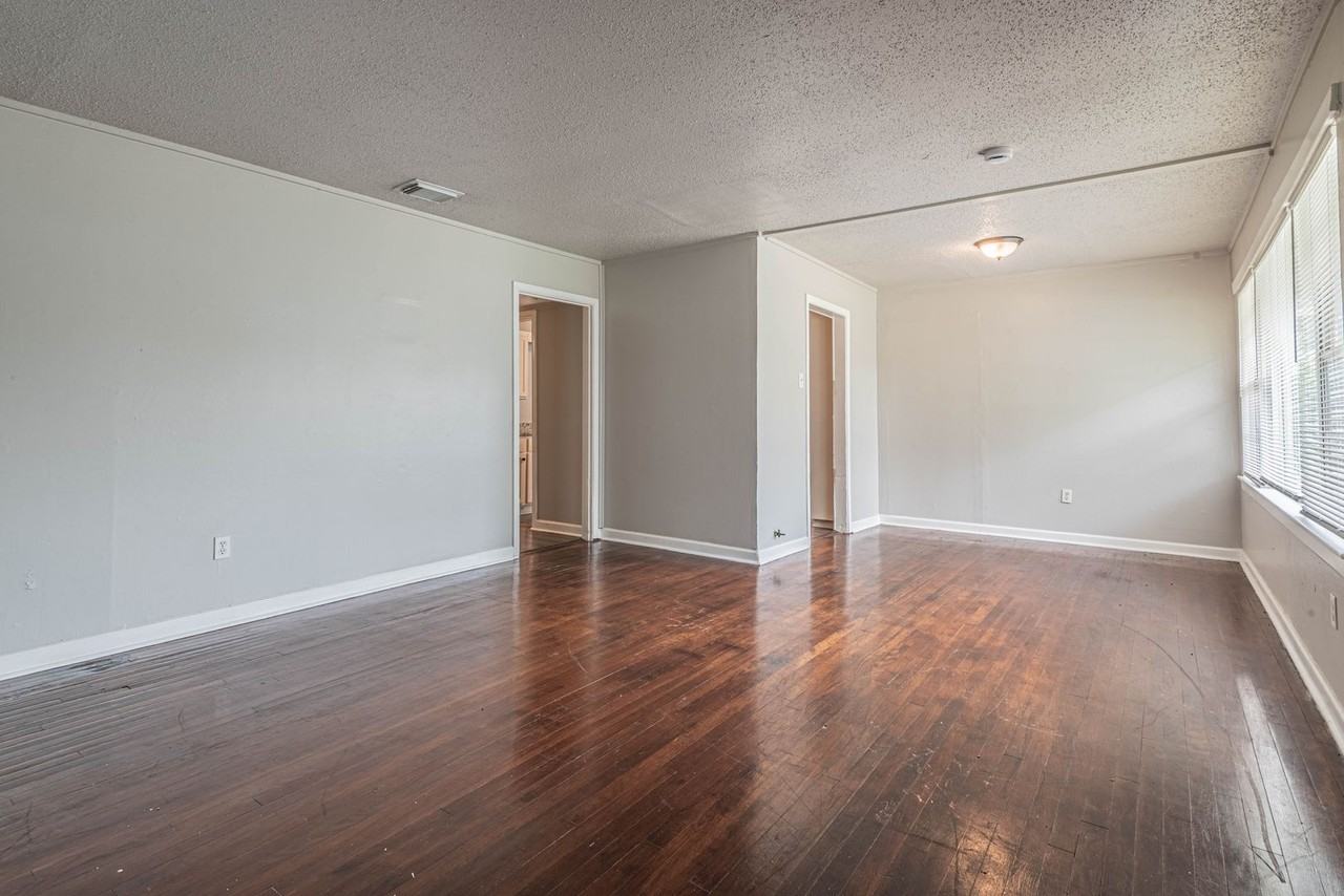5818 Glenhurst Dr - Photo 3 of 17