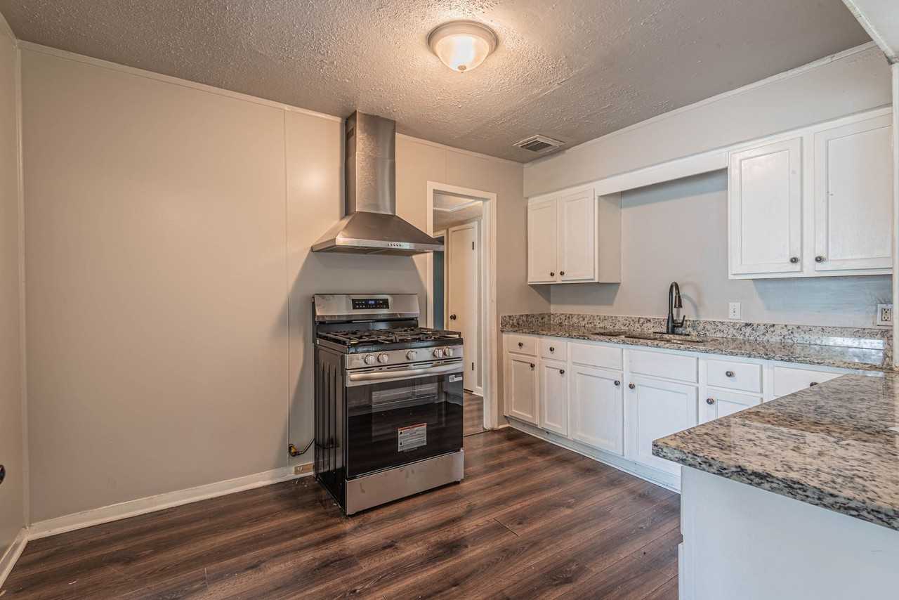 5818 Glenhurst Dr - Photo 6 of 17