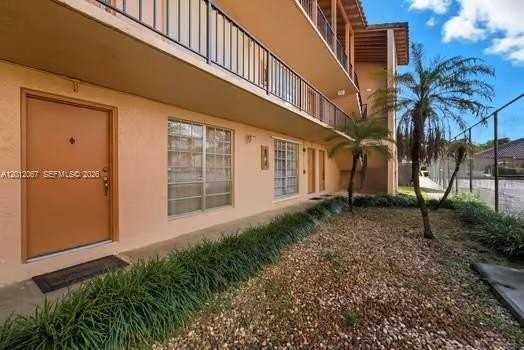 7151 Miami Lakes Dr #P22
