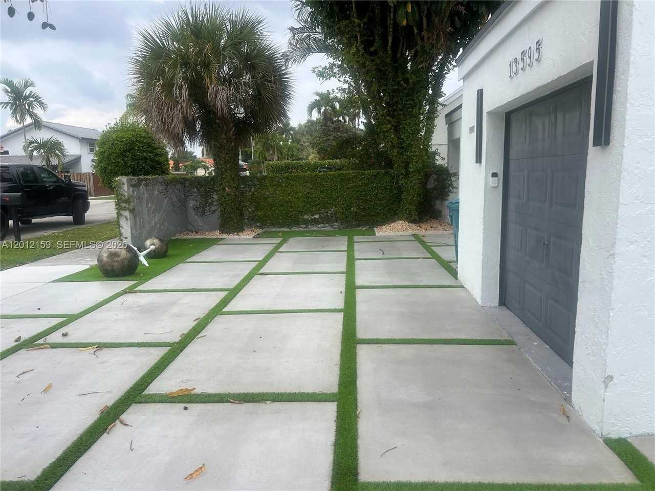 13595 Sw 99th St - Photo 2 of 44