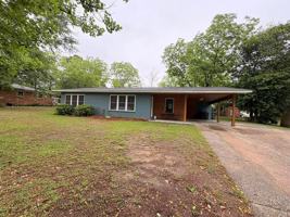 featured image of 105 Willow Dr