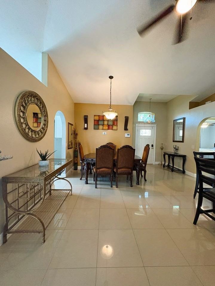 654 N Delmonte Ct - Photo 4 of 18