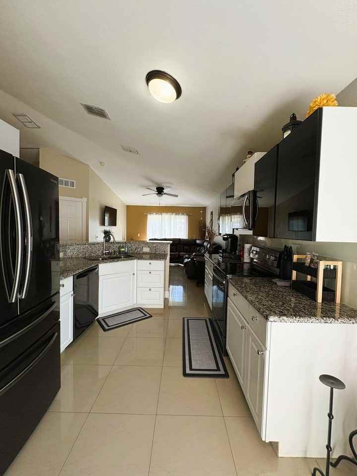 654 N Delmonte Ct - Photo 5 of 18