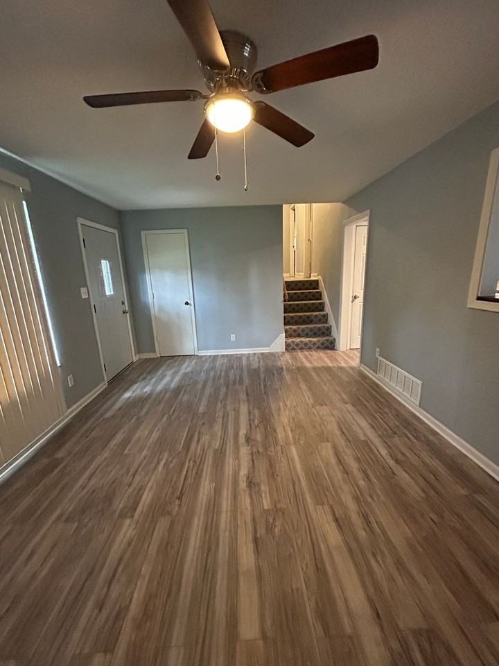 402 Pacific Dr - Photo 3 of 21