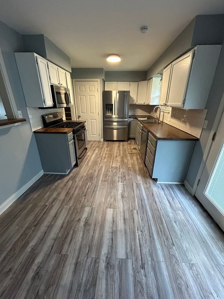 402 Pacific Dr - Photo 4 of 21