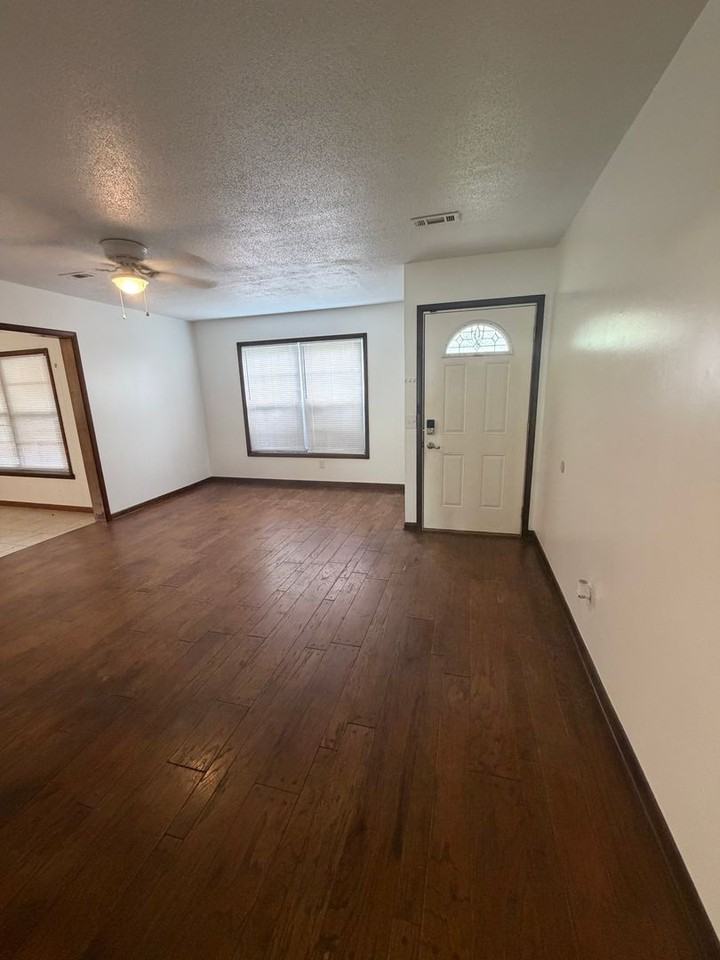 114 Fairview Ln - Photo 2 of 15