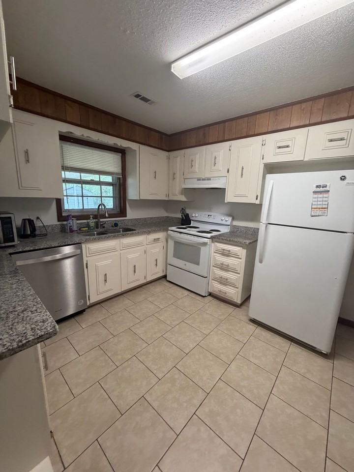 114 Fairview Ln - Photo 3 of 15