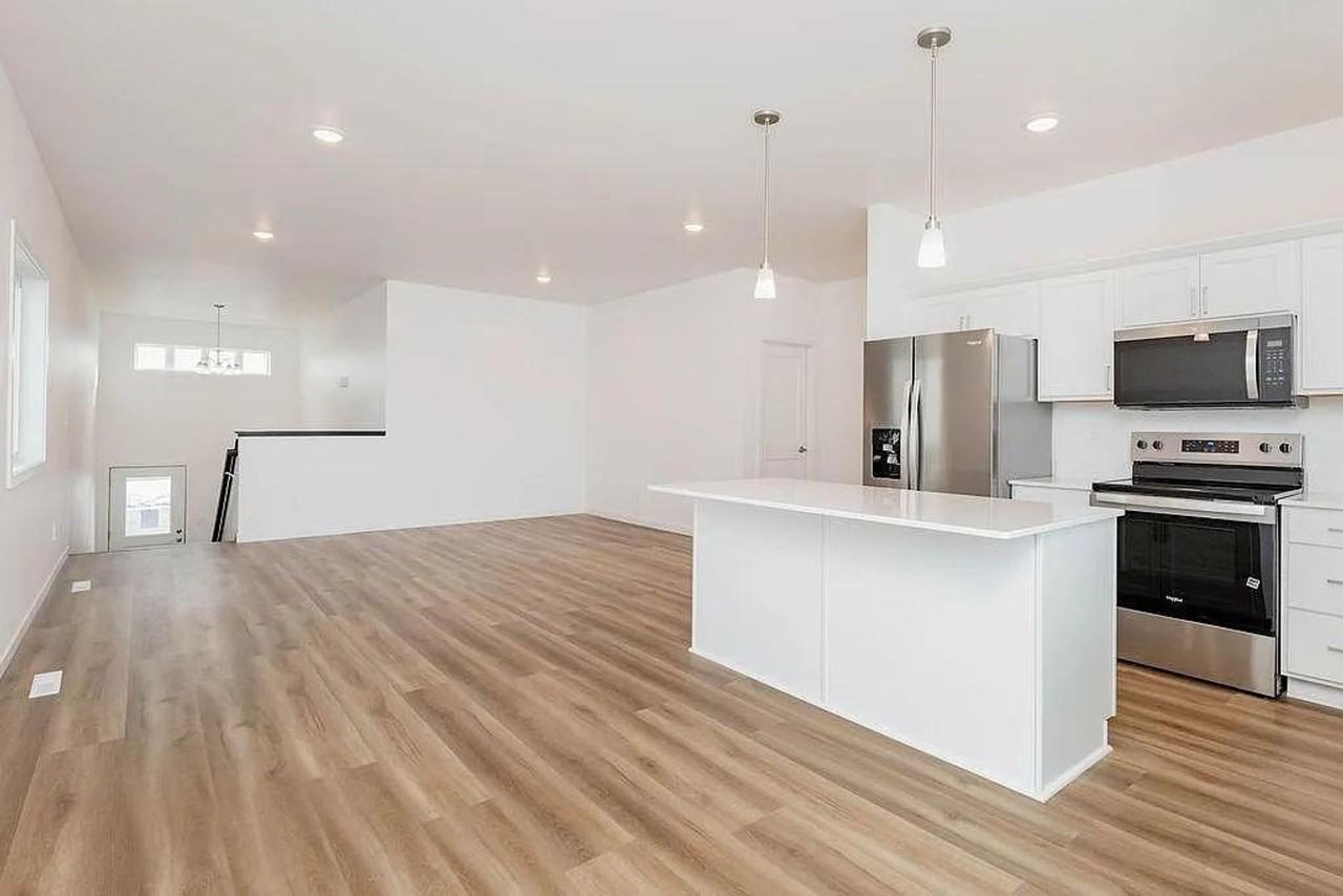 1522 6th Ave Ne - Photo 4 of 33