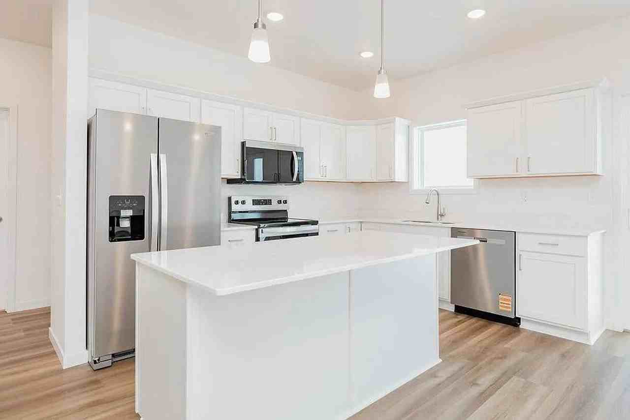 1522 6th Ave Ne - Photo 7 of 33