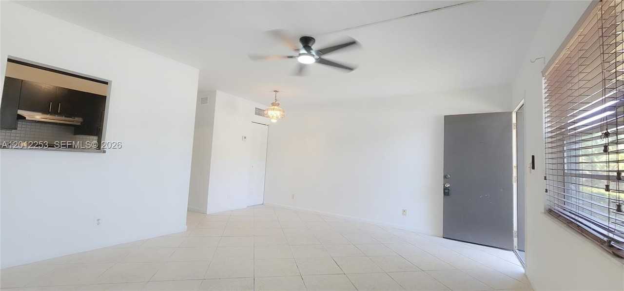 304 Nw 30th Ct #102 - Photo 6 of 15
