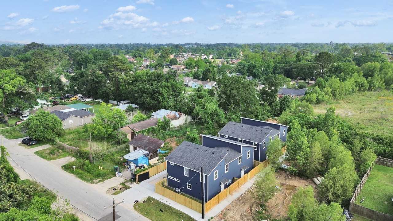 8102 Crestview Dr #B - Photo 3 of 30