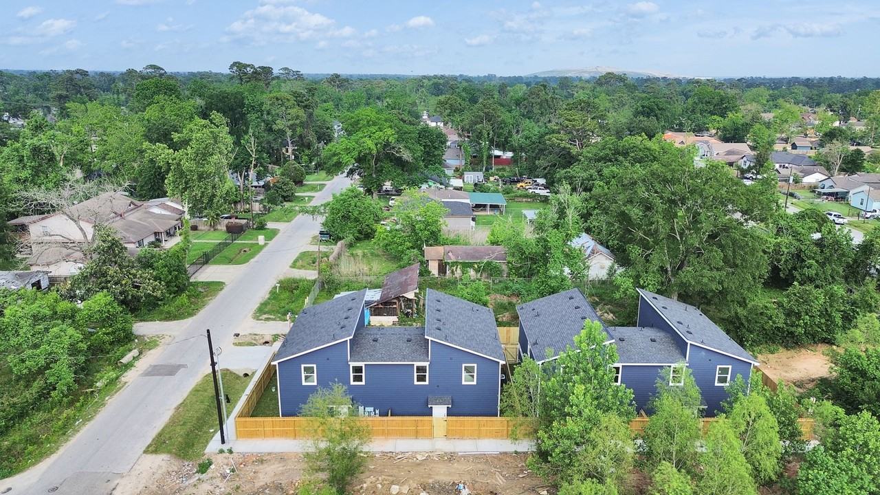 8102 Crestview Dr #B - Photo 4 of 30