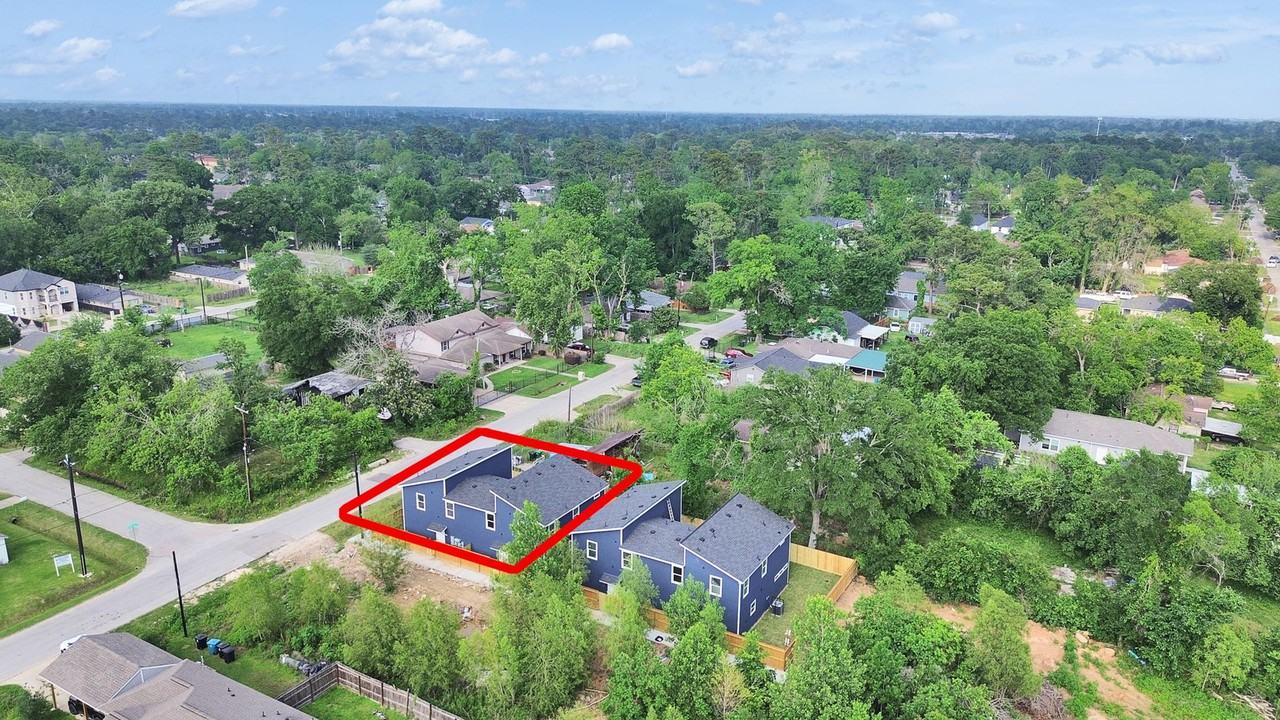 8102 Crestview Dr #B - Photo 5 of 30