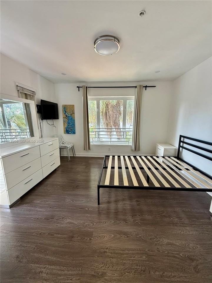 1540 Jefferson Ave #2 - Photo 2 of 16