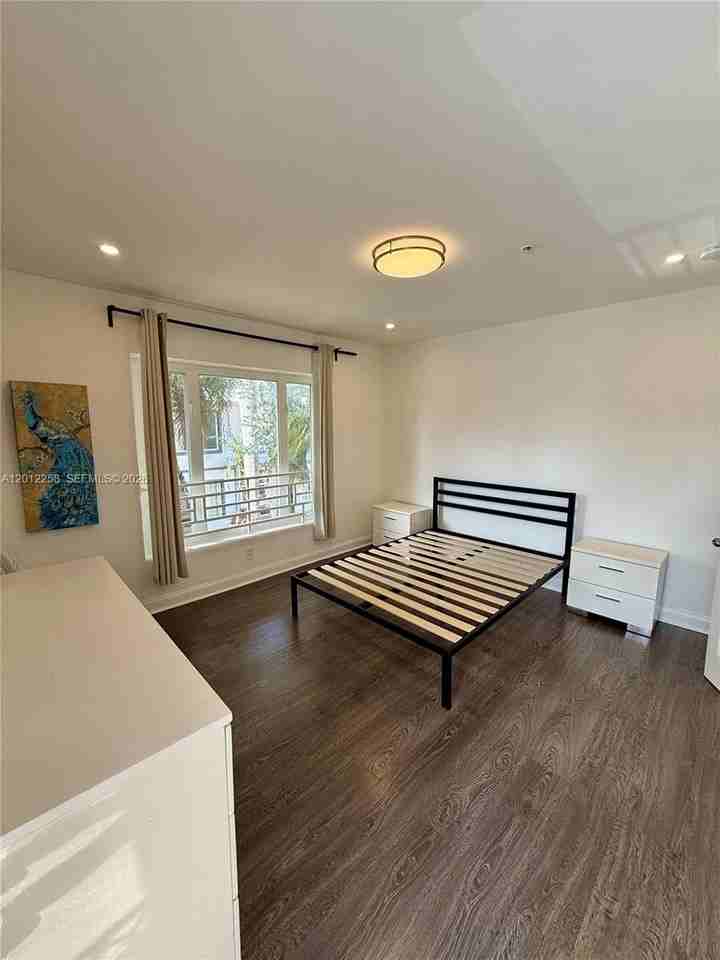 1540 Jefferson Ave #2 - Photo 3 of 16