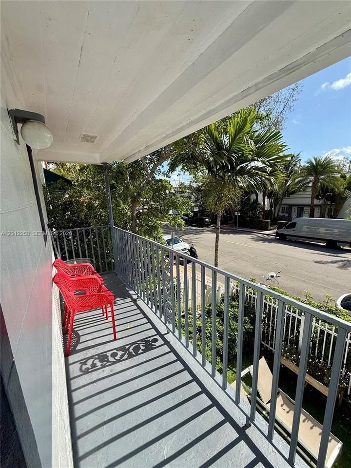 1540 Jefferson Ave #2 - Photo 4 of 16