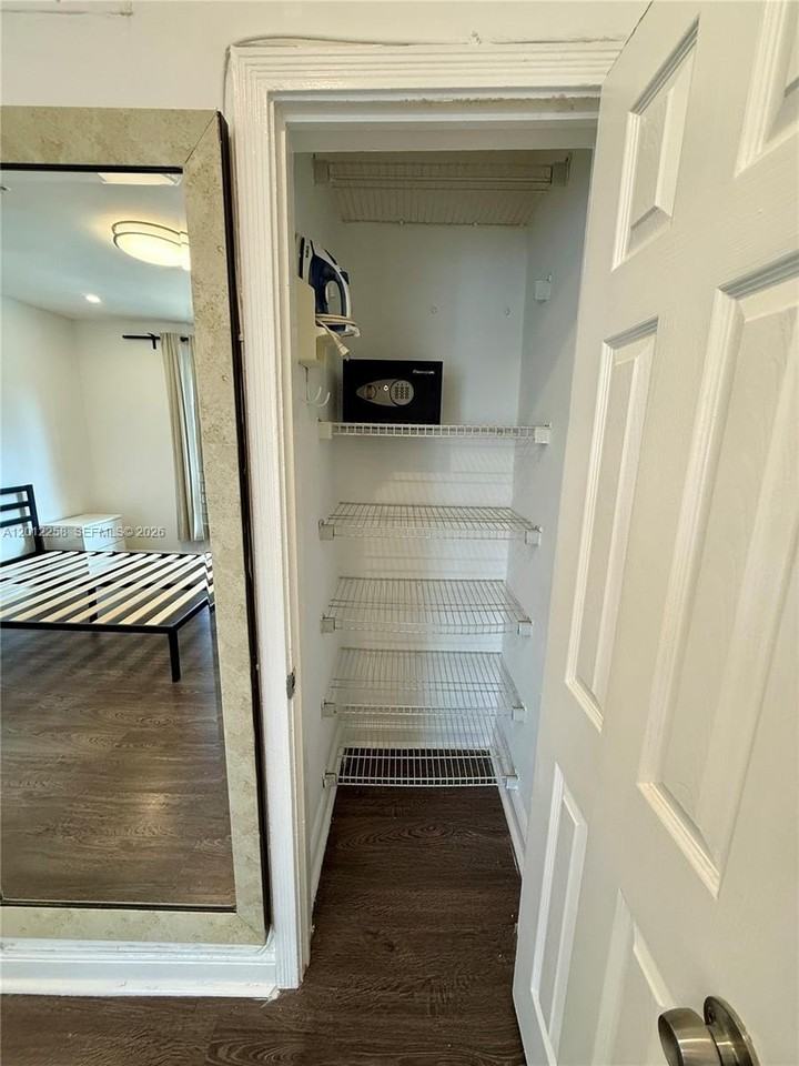 1540 Jefferson Ave #2 - Photo 5 of 16