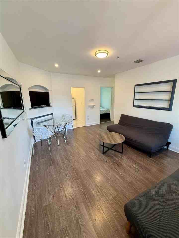1540 Jefferson Ave #2 - Photo 7 of 16