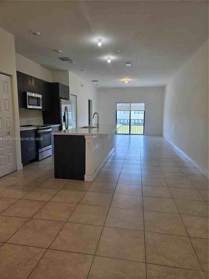 7819 Nw 104th Ave #21 - Photo 4 of 8